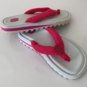 Chadwicks thong sandal. Soft terry thong. NWO tags